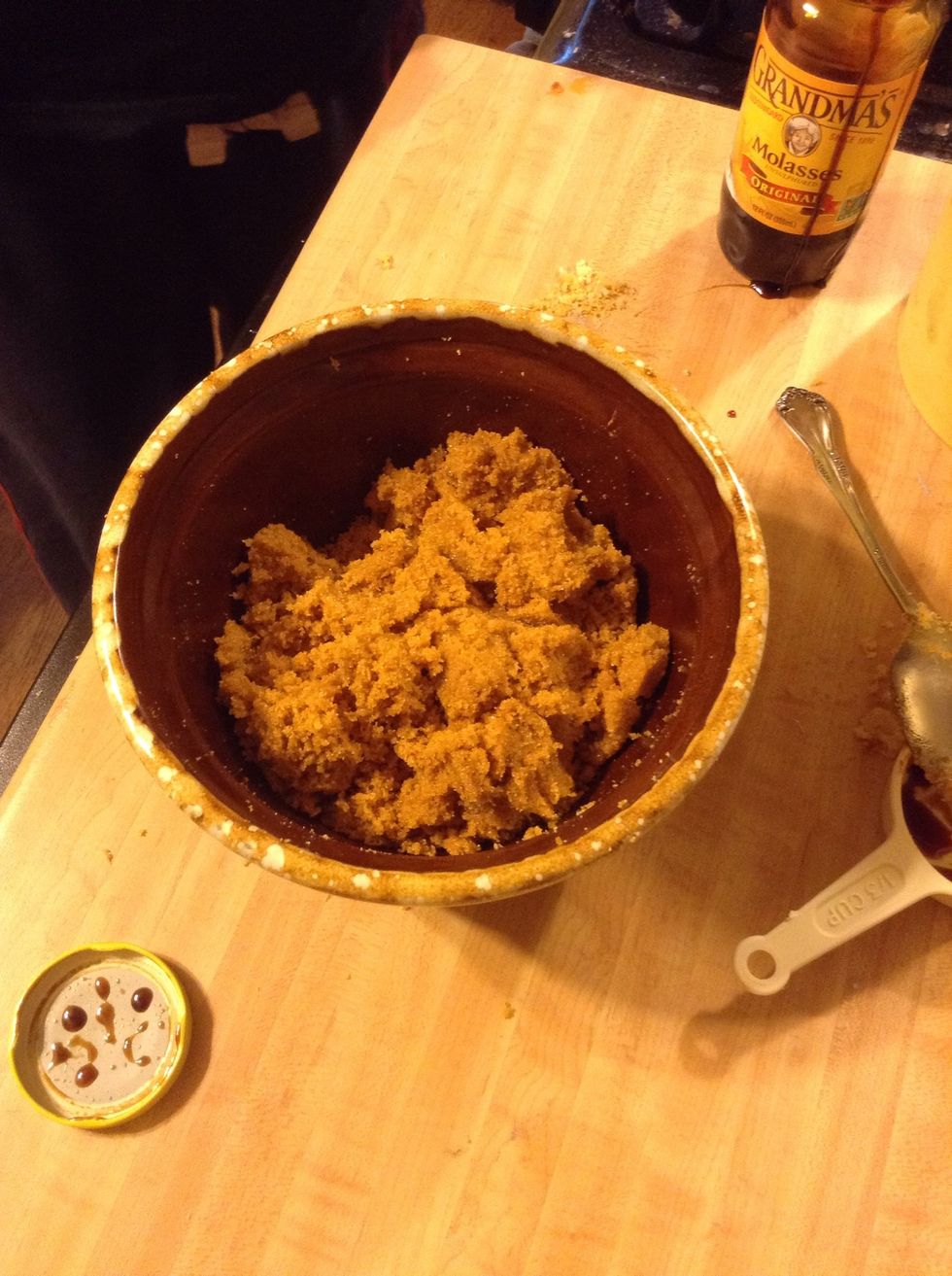 And there you have your dark brown sugar!