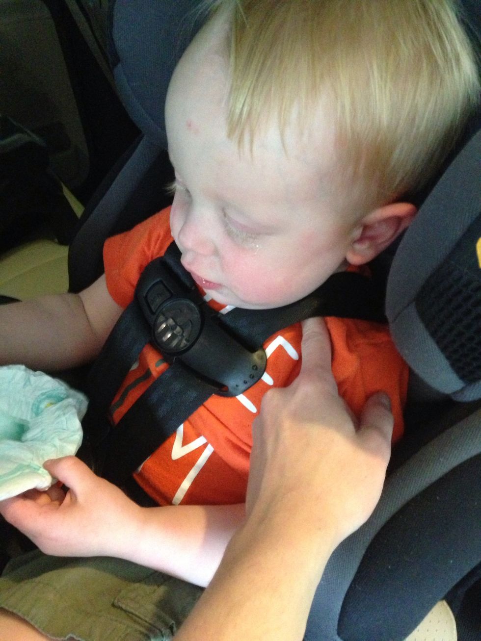 How to properly tighten child car seat harness straps B+C Guides