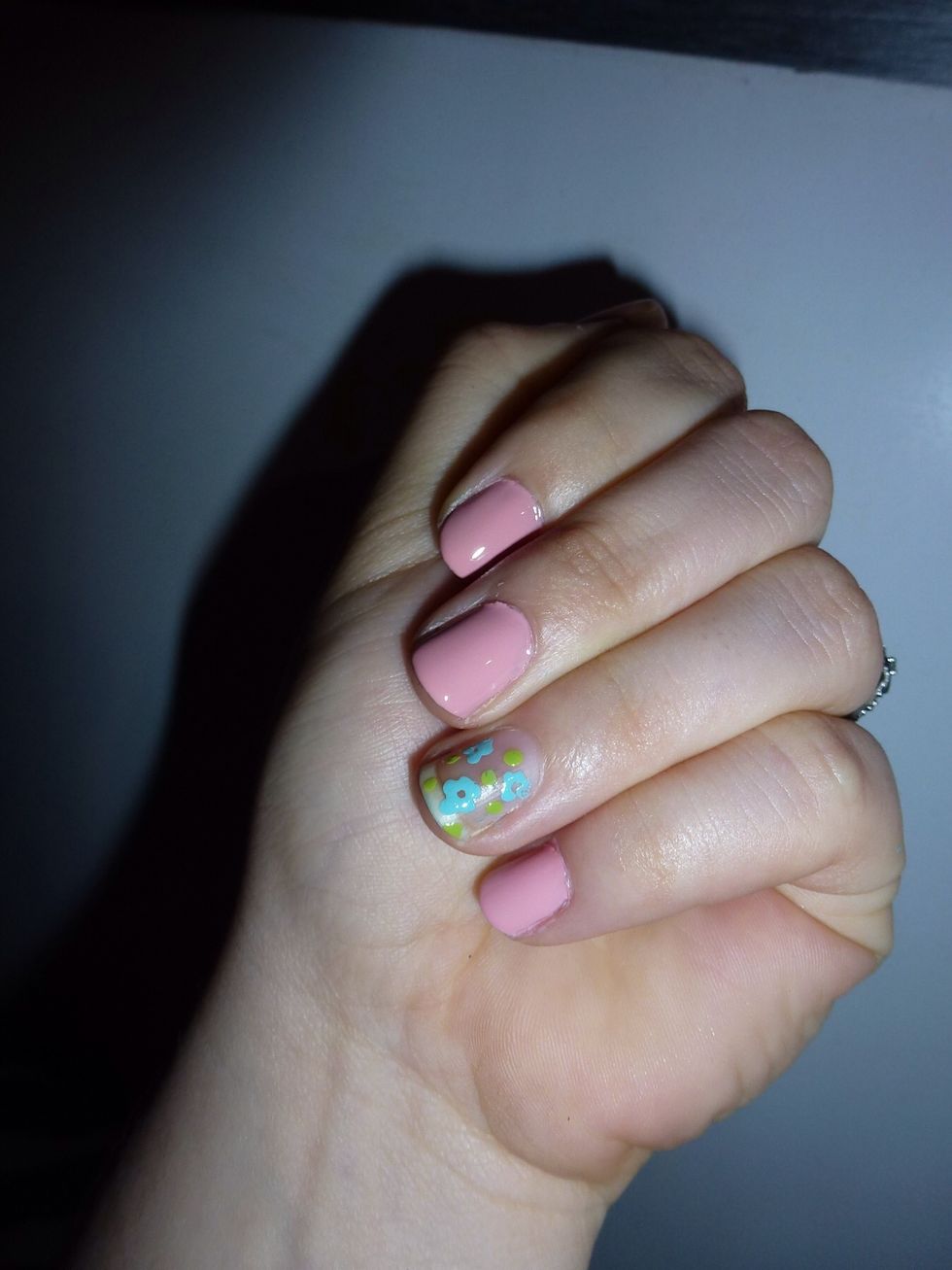 And this is how it looks :). I had to give it three coats so it looked good ;)