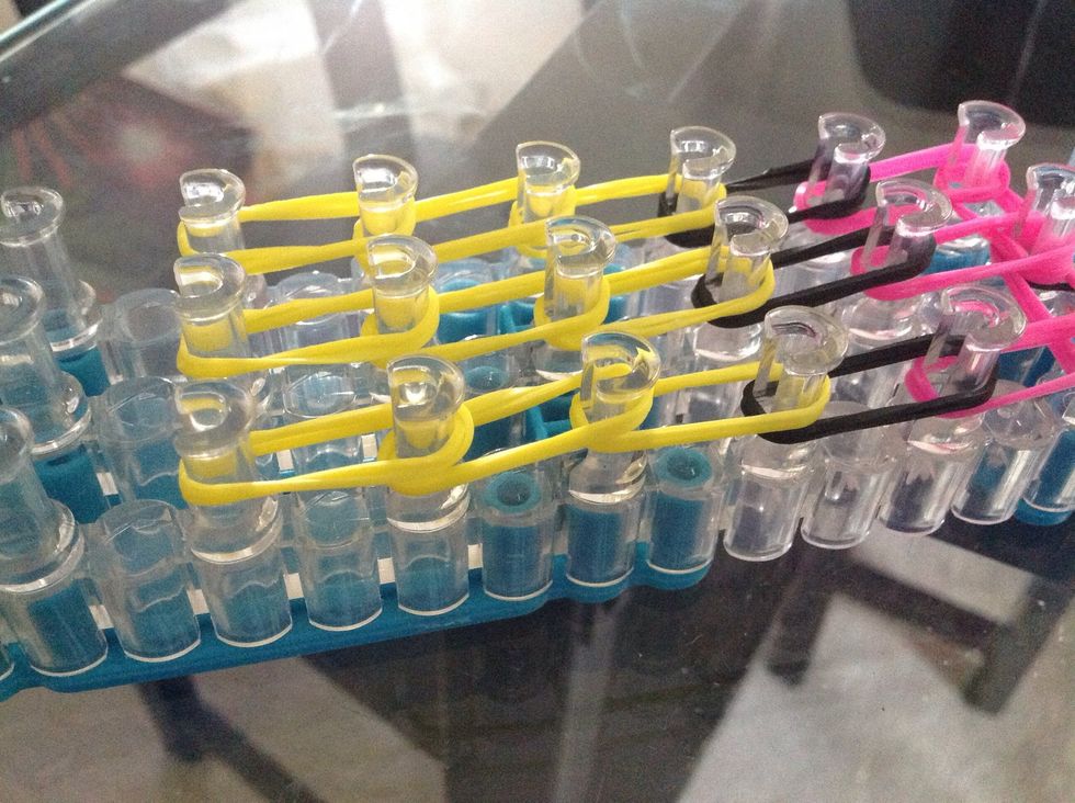 And three rows of two yellow bands like this