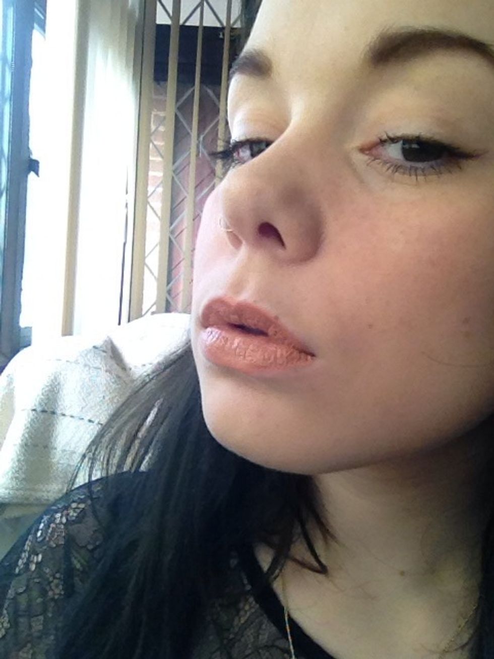 And top lip. Again starting from the middle going outwards. To make my lips look fuller I push the lipstick slightly over my lips, you can also use lip liner for this.