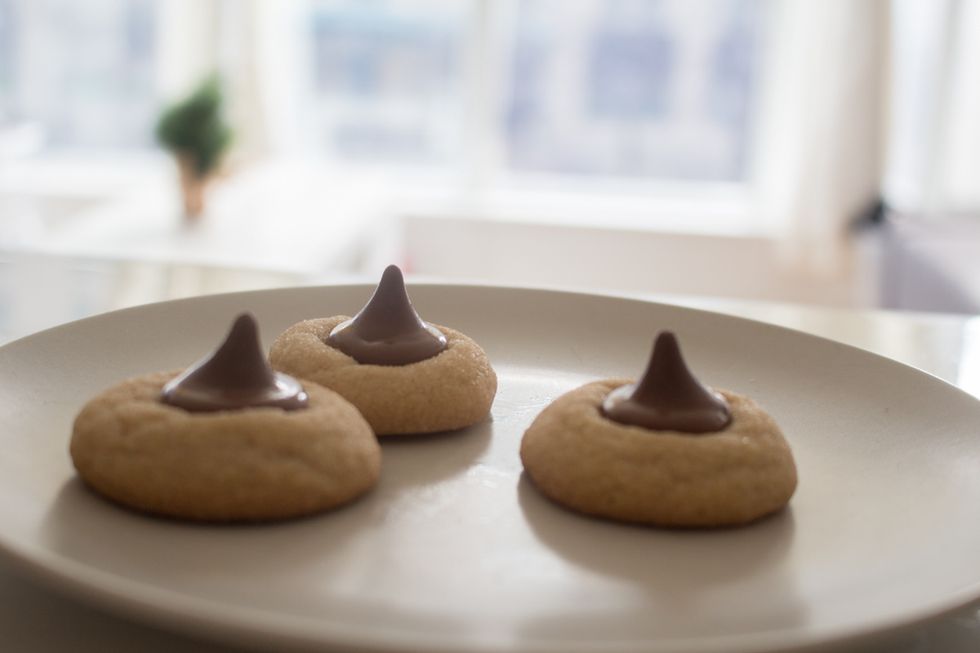 And voila, you are done! Allow to completely cool outside the oven before you attempt to move them so that the hershey kisses keep their shape.