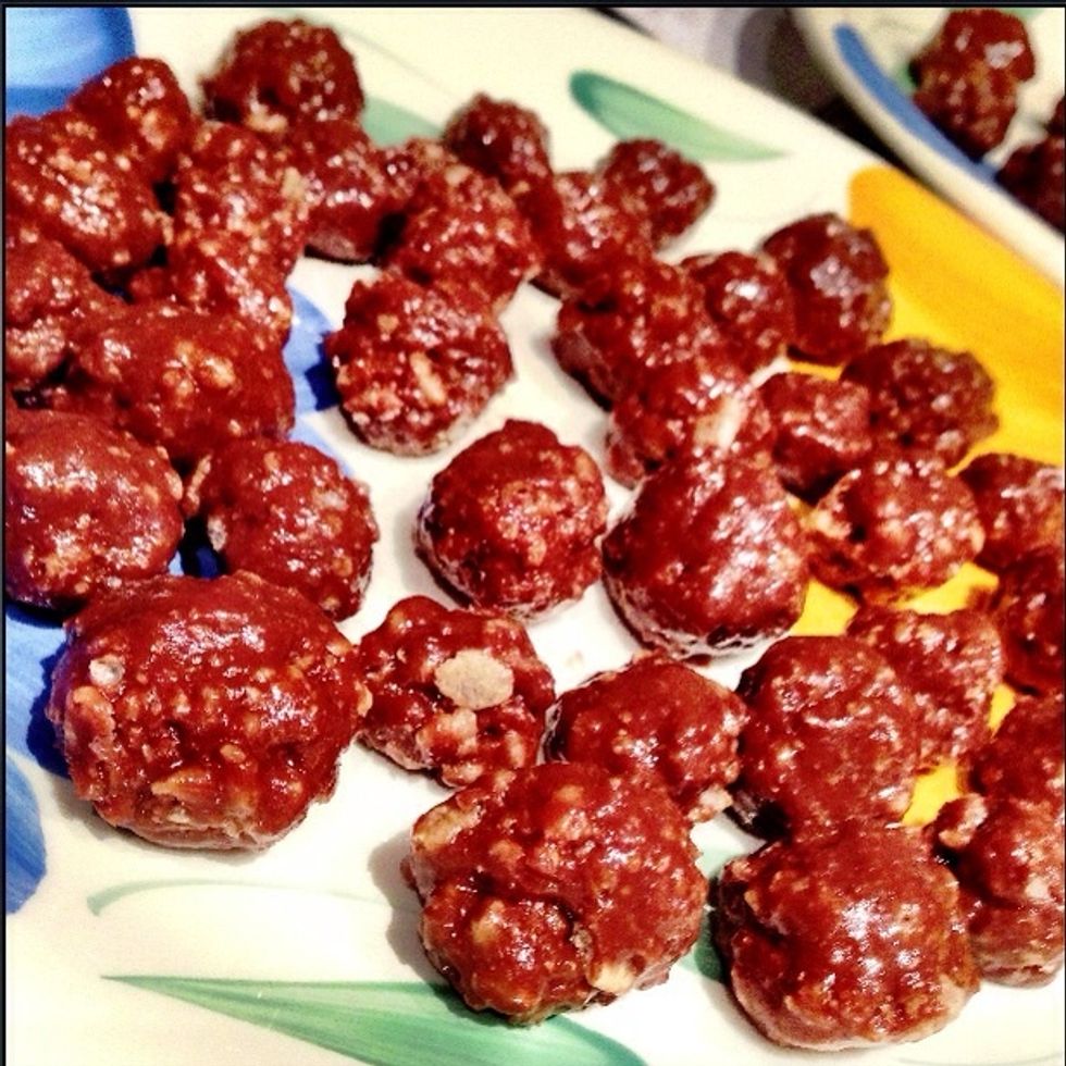 And voila! You can make two platefuls of these with 6 mars bars.