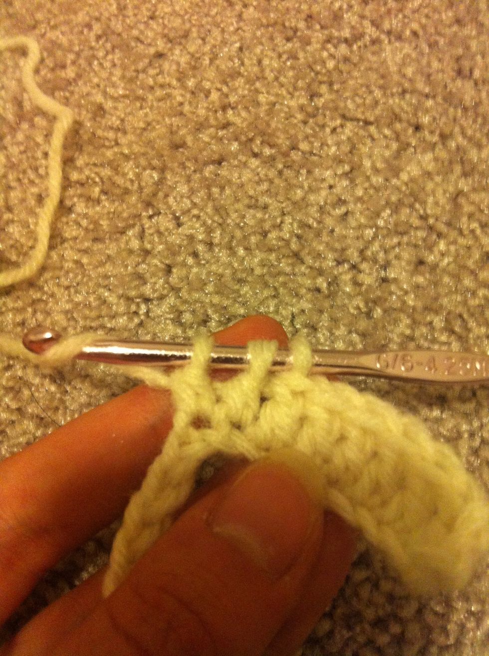 and we do this one more time (3 loops on your hook now). yarn around and insert your hook in the next chain, pull up a loop. then pull trough the first 2 loops again.