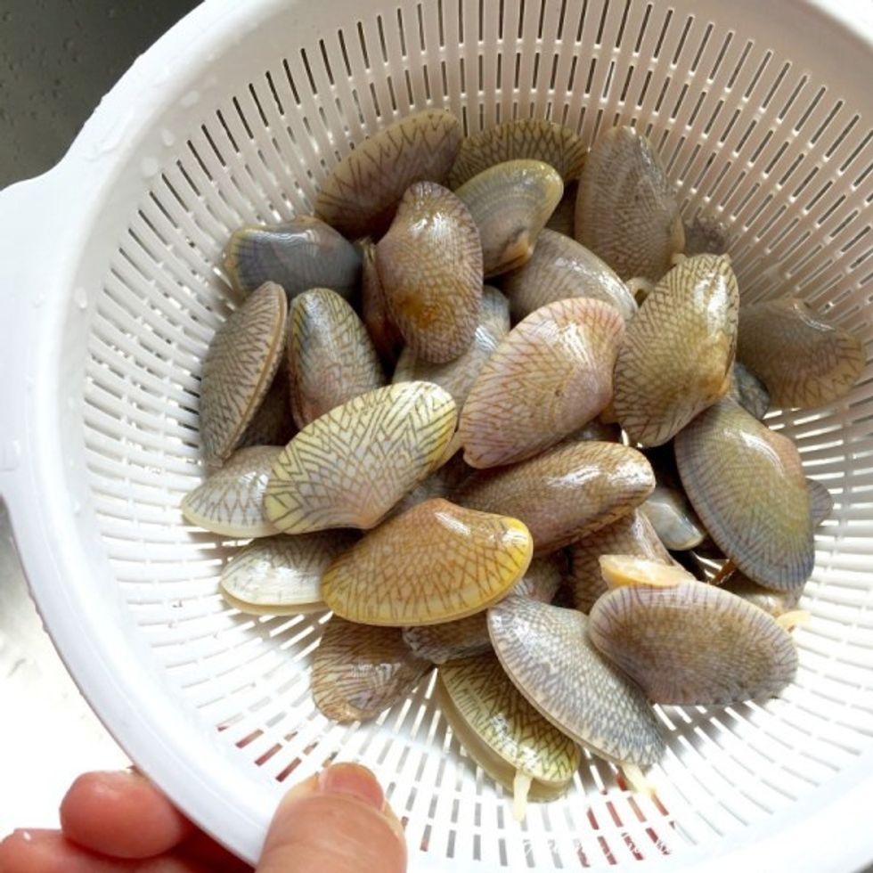 And we're done cleaning the clams!