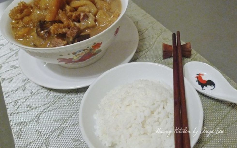 And we're done!  Serve immediately with steamed rice. The braising sauce is SO good over rice that you may not have enough of it.