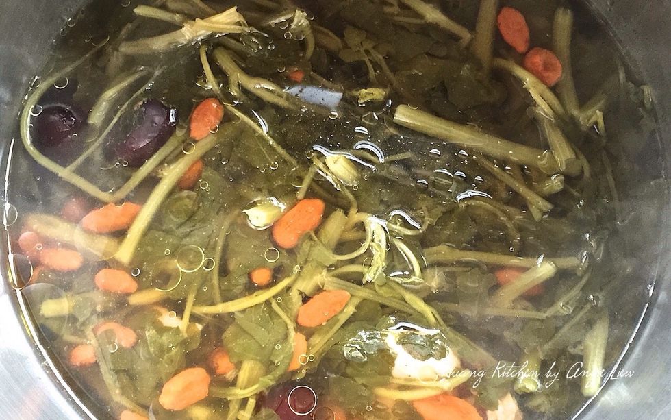 And we're done! This soup is best served hot and is believed to have a 'cooling' effect. It is also loaded with lots of vitamins and anti oxidant so it's always a soup to have every now and then.