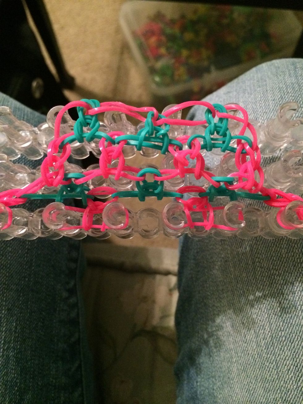 And without stretching it so you can see the pattern, this is what it looks like loosely.