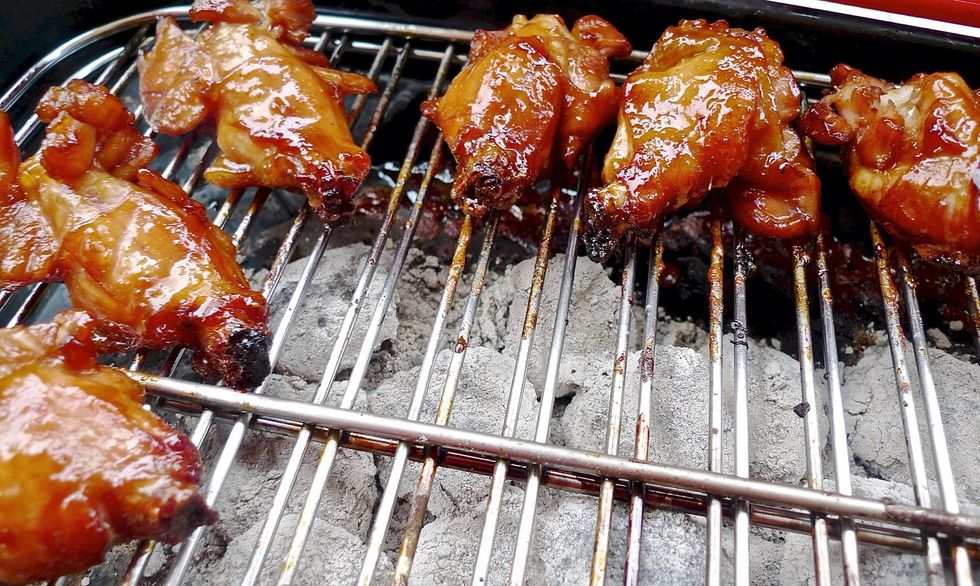 And you're done! These super-easy tangy chicken wings are finally cooked.