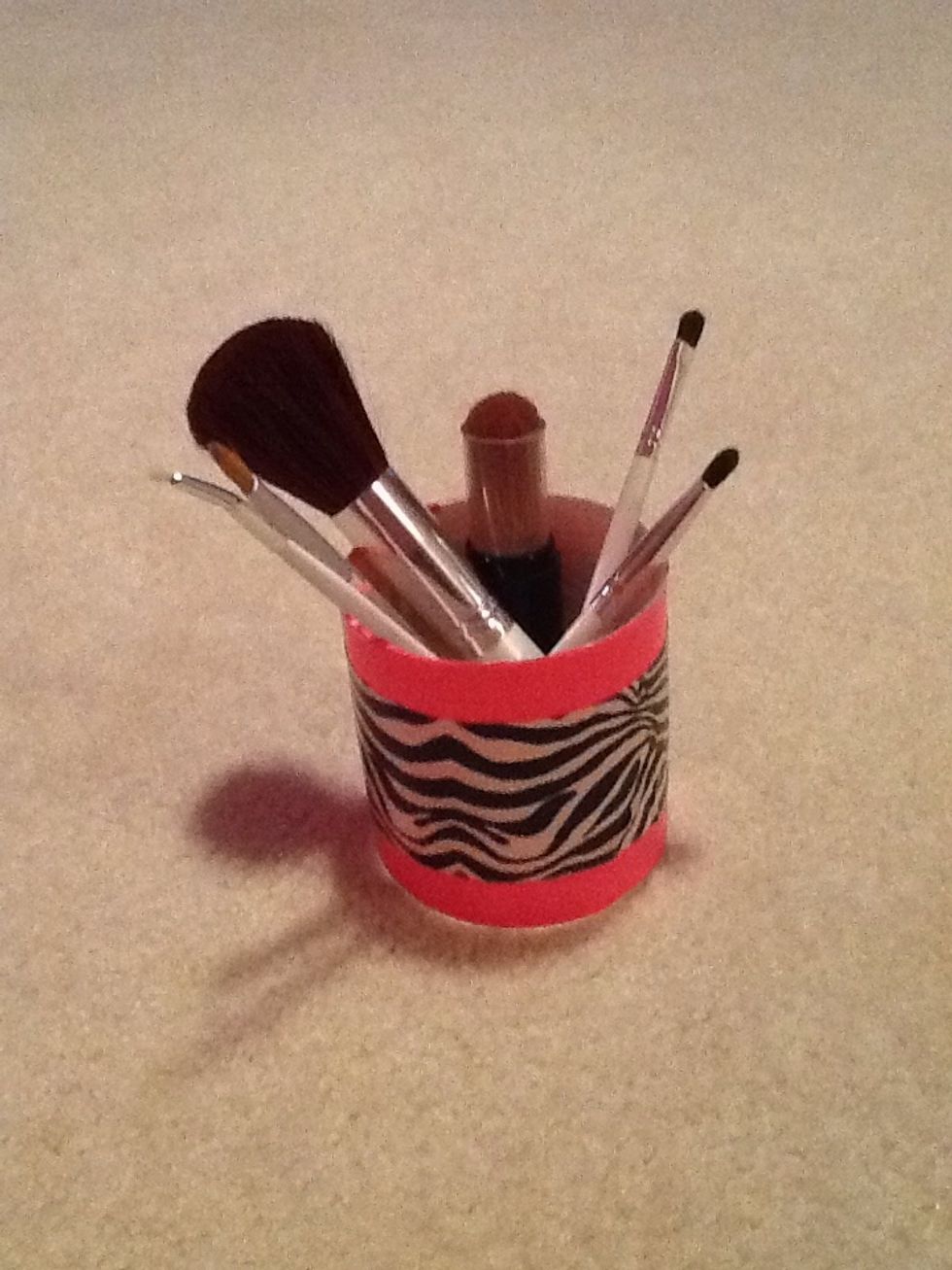 And your done! Inexpensive and great way to display some of your most used makeup brushes. :)