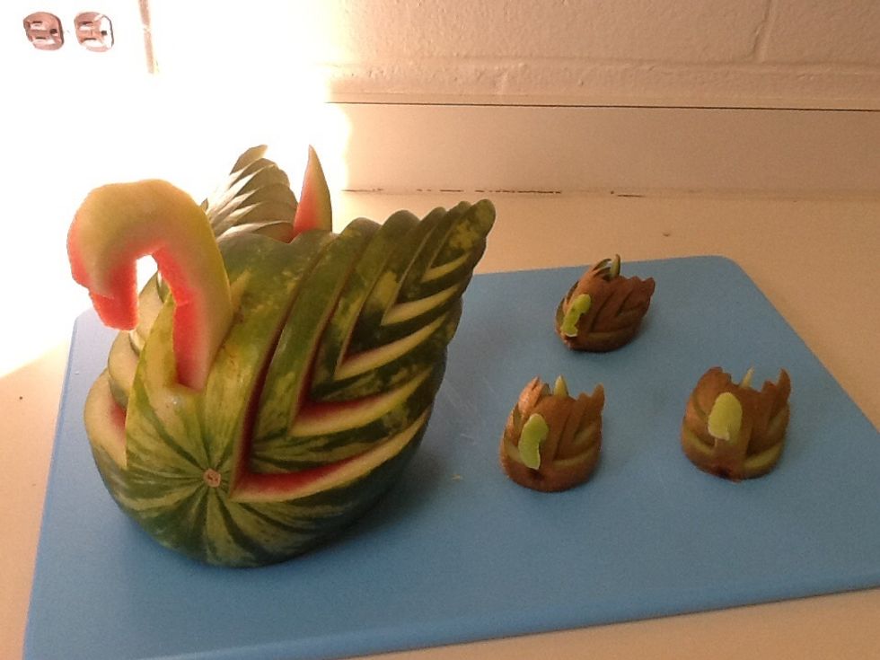 Angle the kiwi swans to "follow" the watermelon swan.