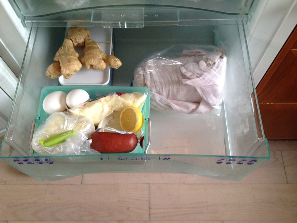 Another basket used for sandwich stuff. My fridge used to be a black hole where food disappeared into, only to be found when I did the monthly cleaning and the food was ready for the bin.