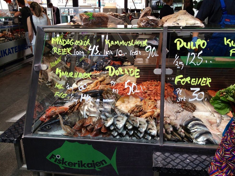 Another day we visited TorvehaIlarne. I had read about it and indeed is it a Mekka for food geeks. Have a look at all the different kinds of fish...