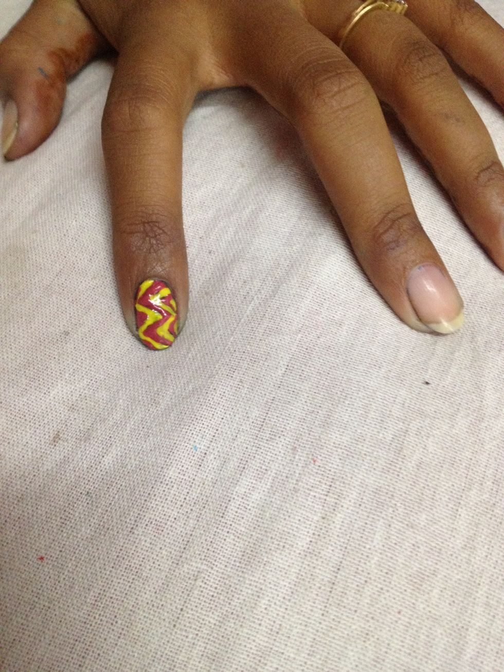 Another vertical zig zag with thicker lines and 2 colours..