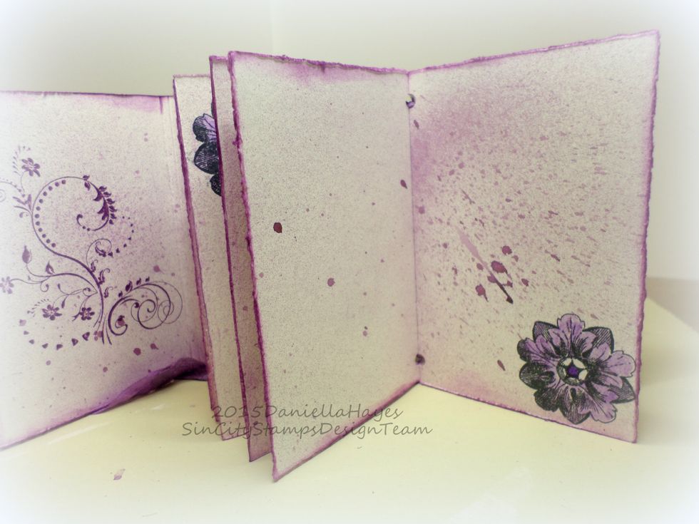Another view inside the journal to show how nice and tight the signatures are. There are no gaps between signatures. The spray ink and stamping look fabulous *i think*!!