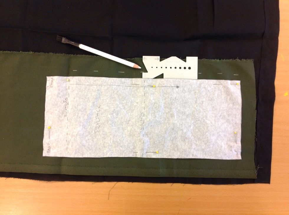 Anv\u00e4nd en m\u00e5ttlisa och rita ut en centimeter s\u00f6msm\u00e5n runt om.