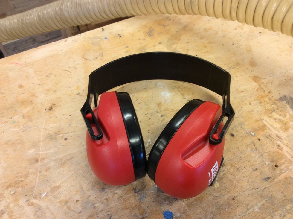 Anv\u00e4nd h\u00f6rselskydd.