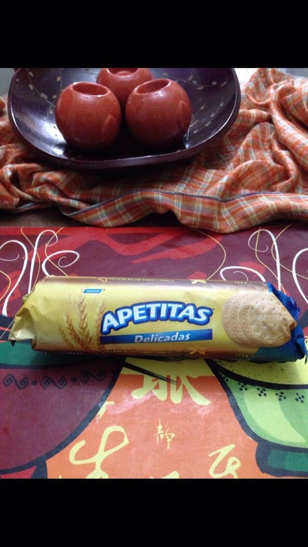 Any kind of vanilla cookies