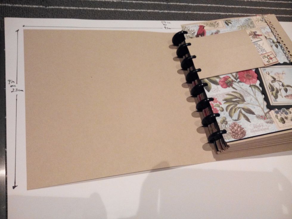 Ap\u00f3s unir e decorar as p\u00e1ginas inicie a constru\u00e7\u00e3o da capa.
