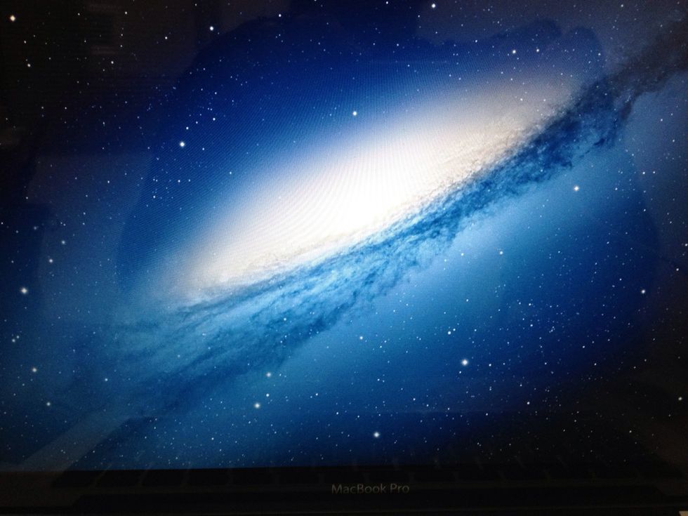 Aparecer\u00e1 el nuevo fondo del Montain Lion. Una hermosa galaxia. Vista privilegiada de quien tiene el nuevo sistema operativo. Claro que a estas alturas con un Jack, a Ud. no le interesa tres pepinos.