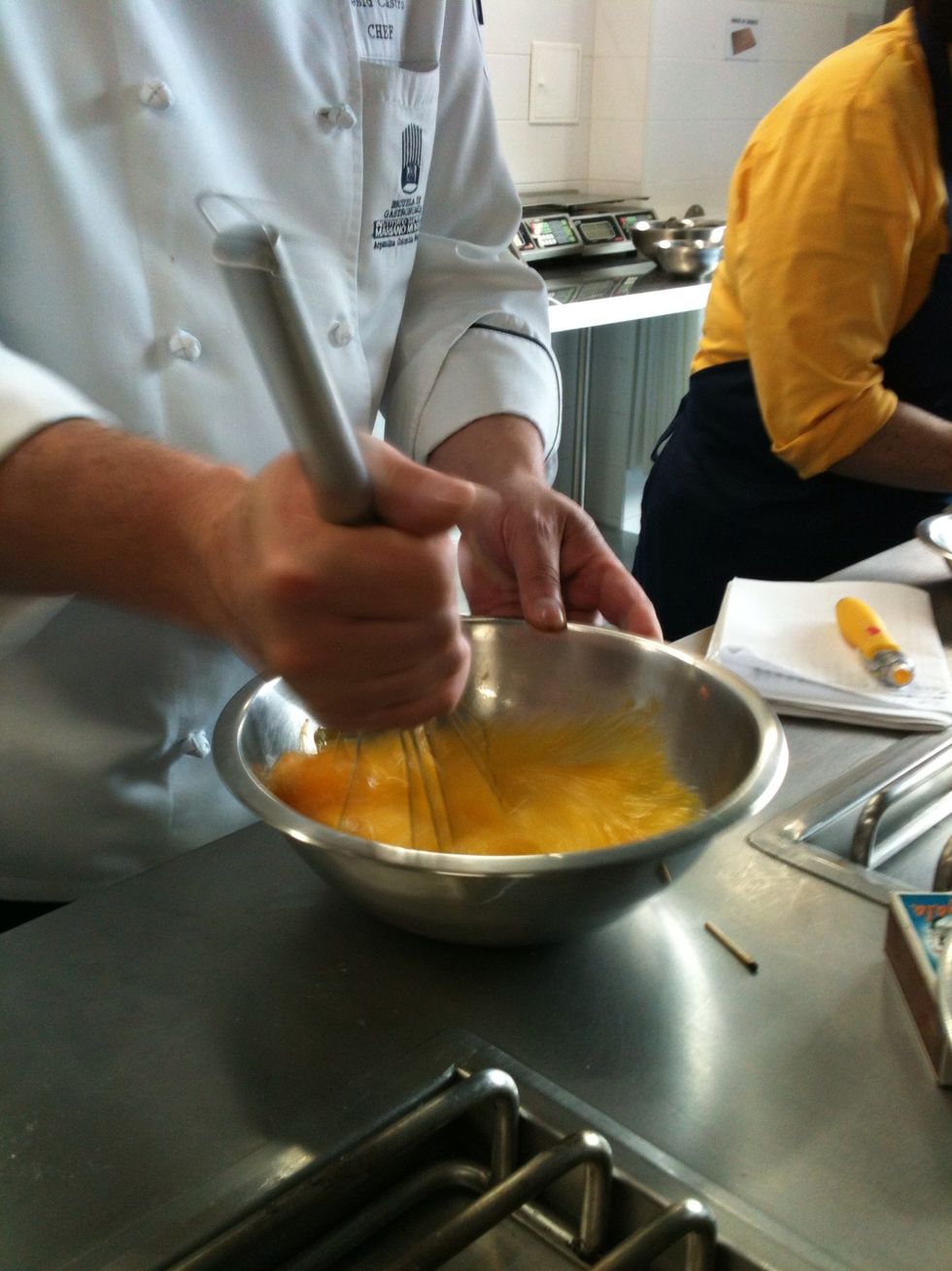 Apart beat eggs and sugar.