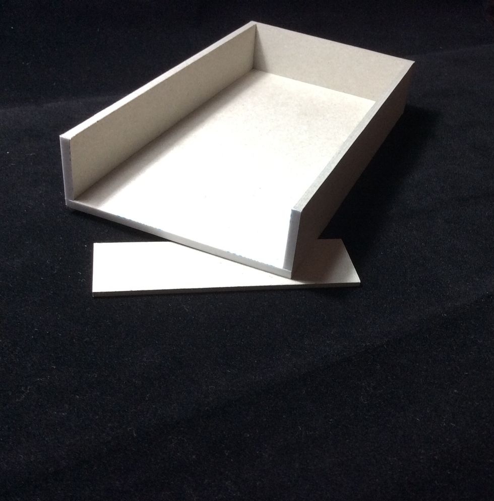 Apply 1/8 inch scor tape to end edges and burnish. Adhere lid end pieces of chip board and burnish well for good adhesion.