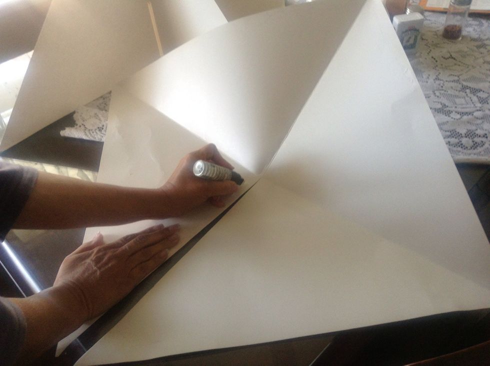 Apply a bead of glue along the three edges of one triangle beginning with the cut edge as shown.