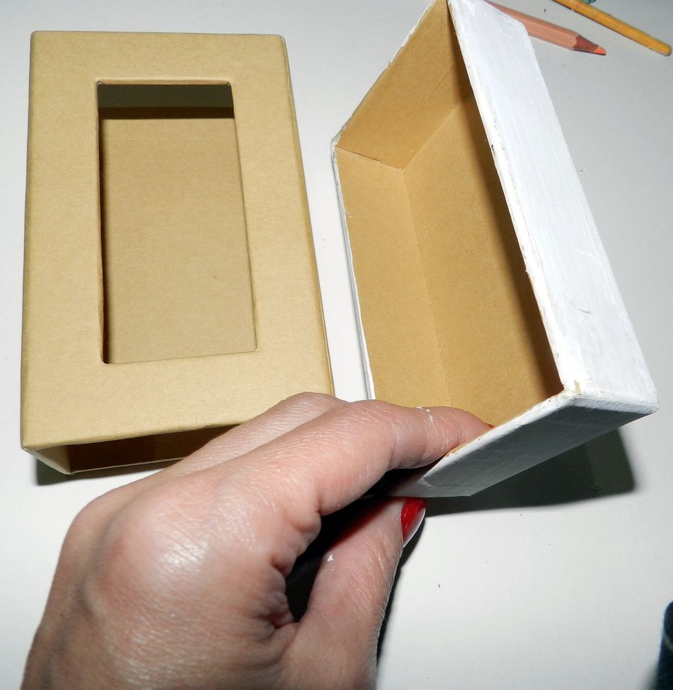 apply a layer of acrylic gesso on the sides and back of the inner box.