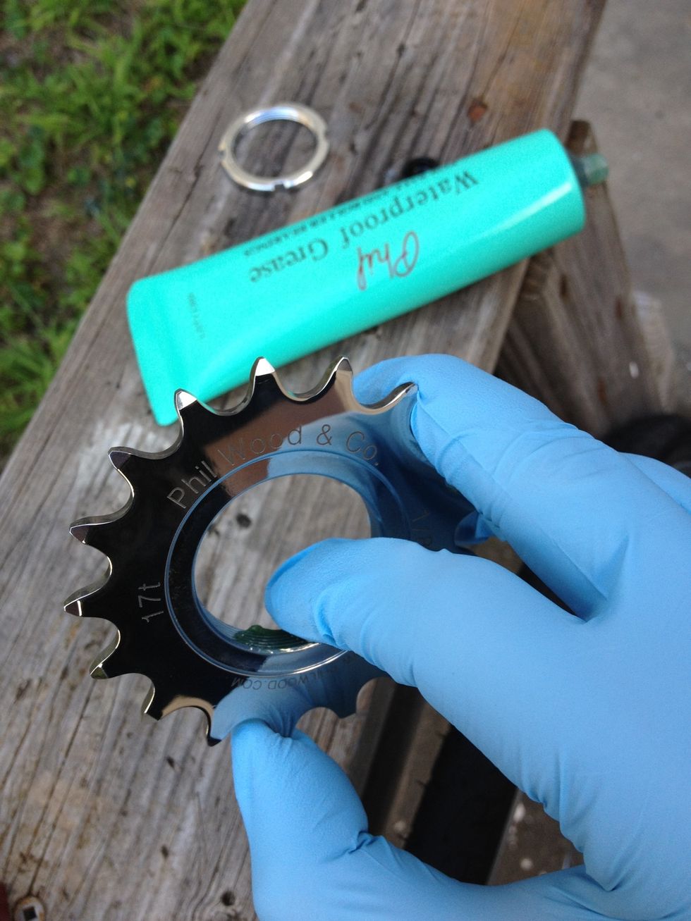 Apply a liberal amount of grease to the theads of the cog and the lockring\u2026