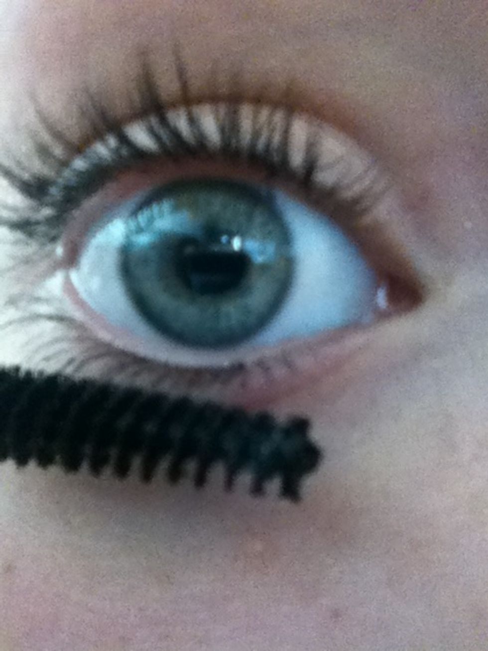 Apply a LIGHT coat to your bottom lashes and avoid clumping.