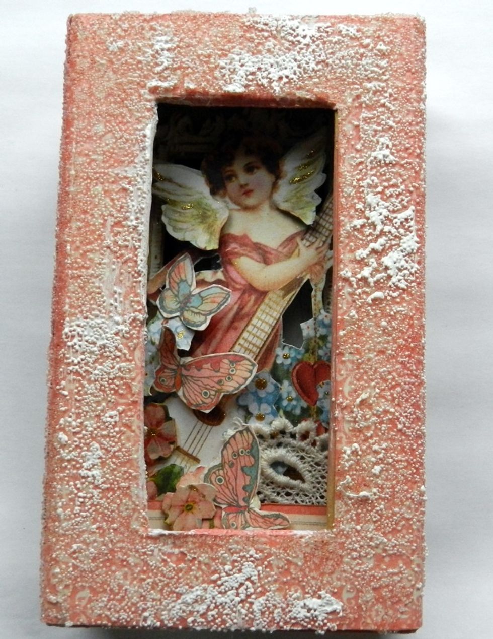 Apply a little of acrylic gesso on the glass beads to get more texture.