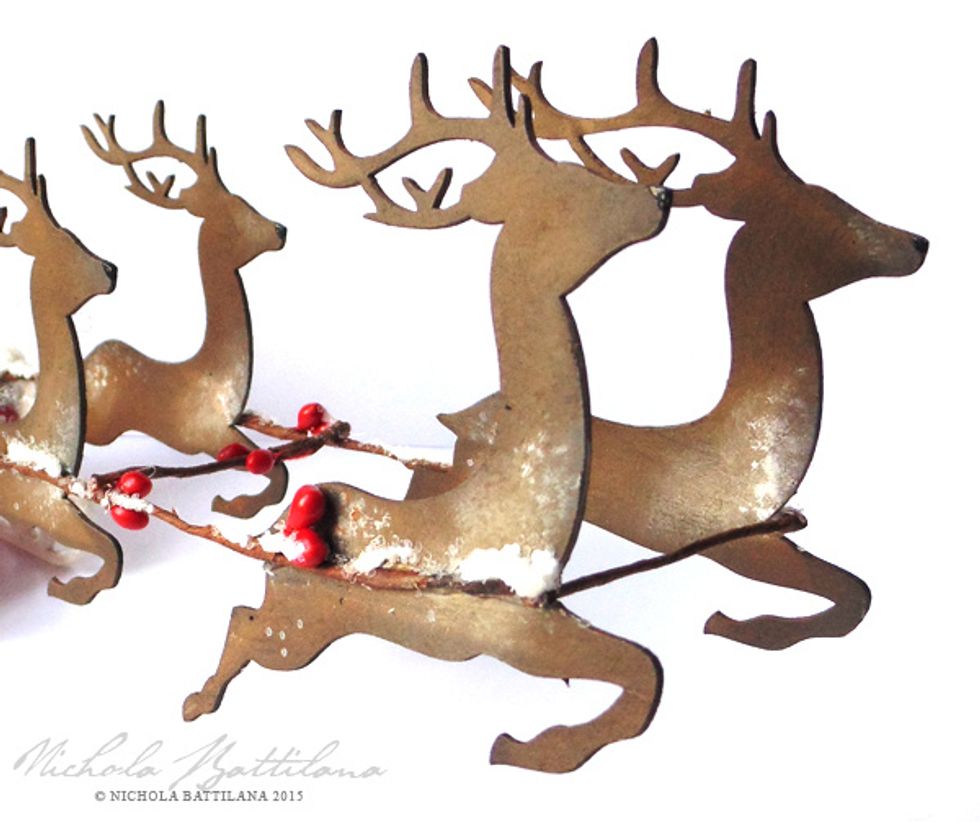 Apply a short lengths of wire perpendicular, across the front of the deer, for stability. You can add a bit more glitter too... because GLITTER!