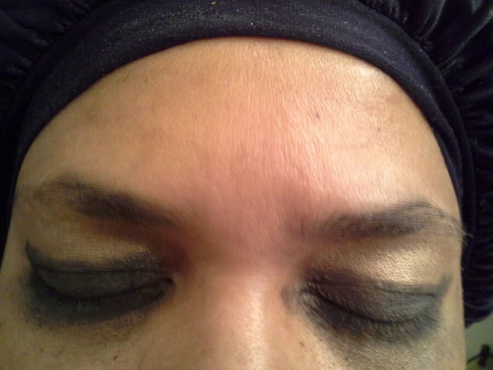 Apply Black Eyeshadow On The Bottom Of The Eyelid With Eyeshadow Brush