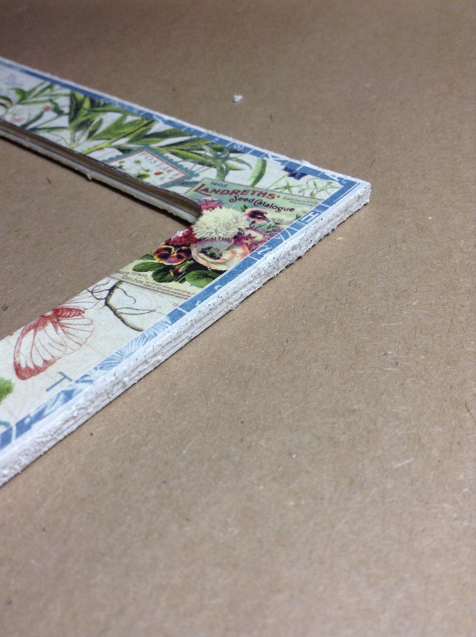 Apply gesso to all the edges.