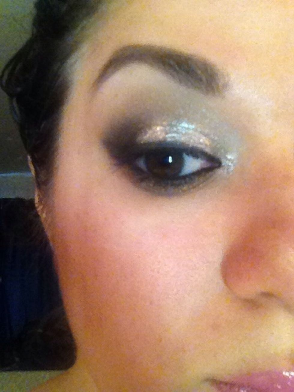 Apply glitter to inner year duct area