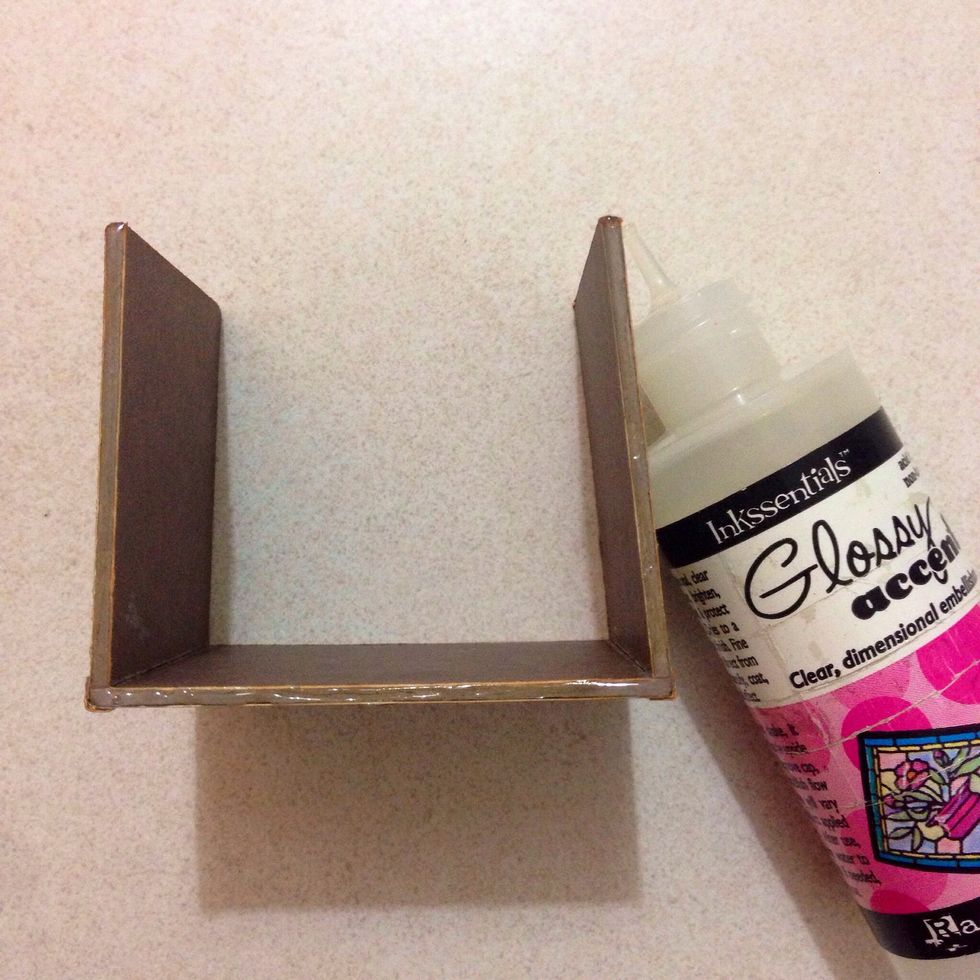 Apply glossy accent around one of the edges on the "U" shaped chipboard holder...