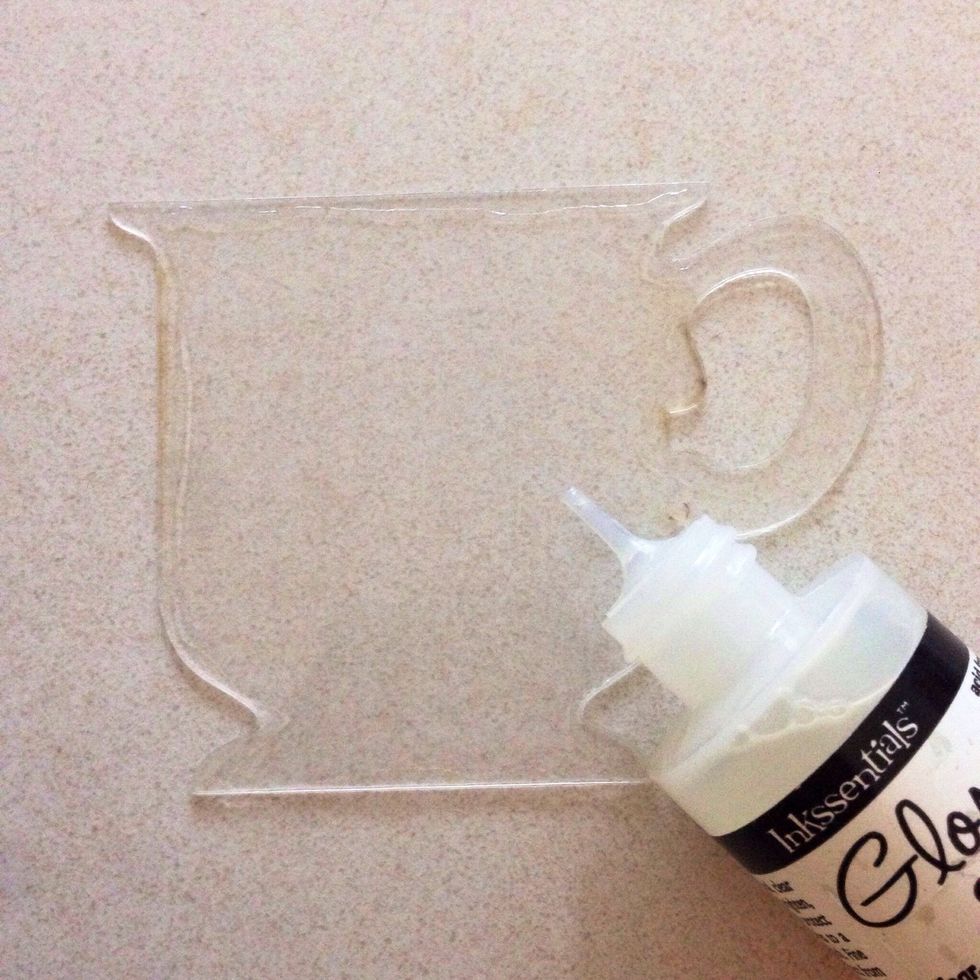 Apply glossy accent around the teacup...