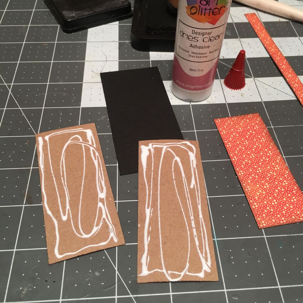 Apply glue to one side of each kraft piece and glue to the front and back of the black piece. See next photo.