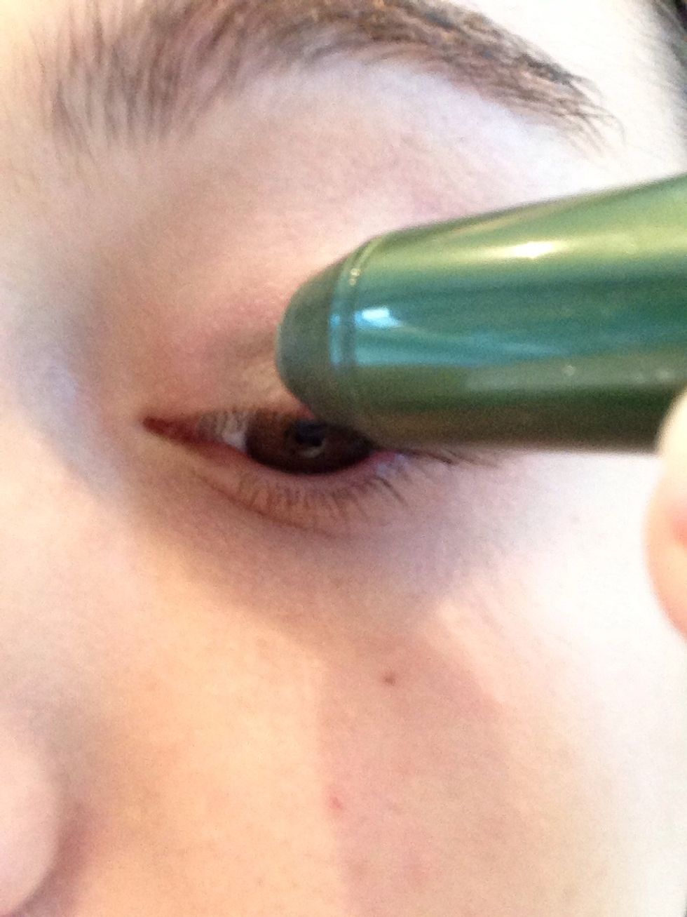 Apply green cream eyeshadow