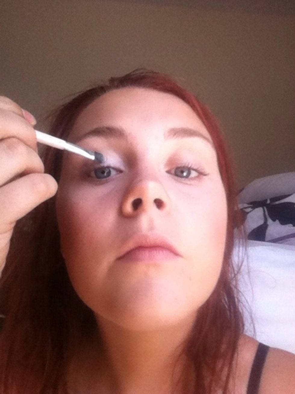 Apply in yur inner corners of yur eyes