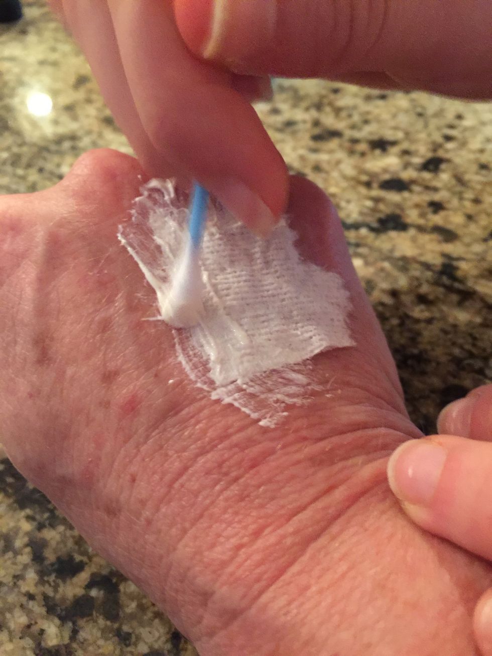 Apply liquid latex around the edges of the toilet paper. Do not apply liquid latex to middle of the toilet paper.