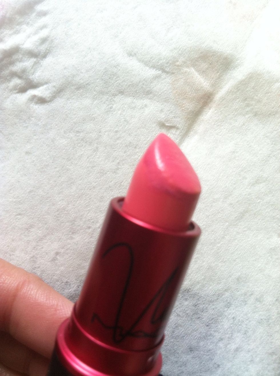 Apply nicki minaj by MAC - on the rest of your lips.