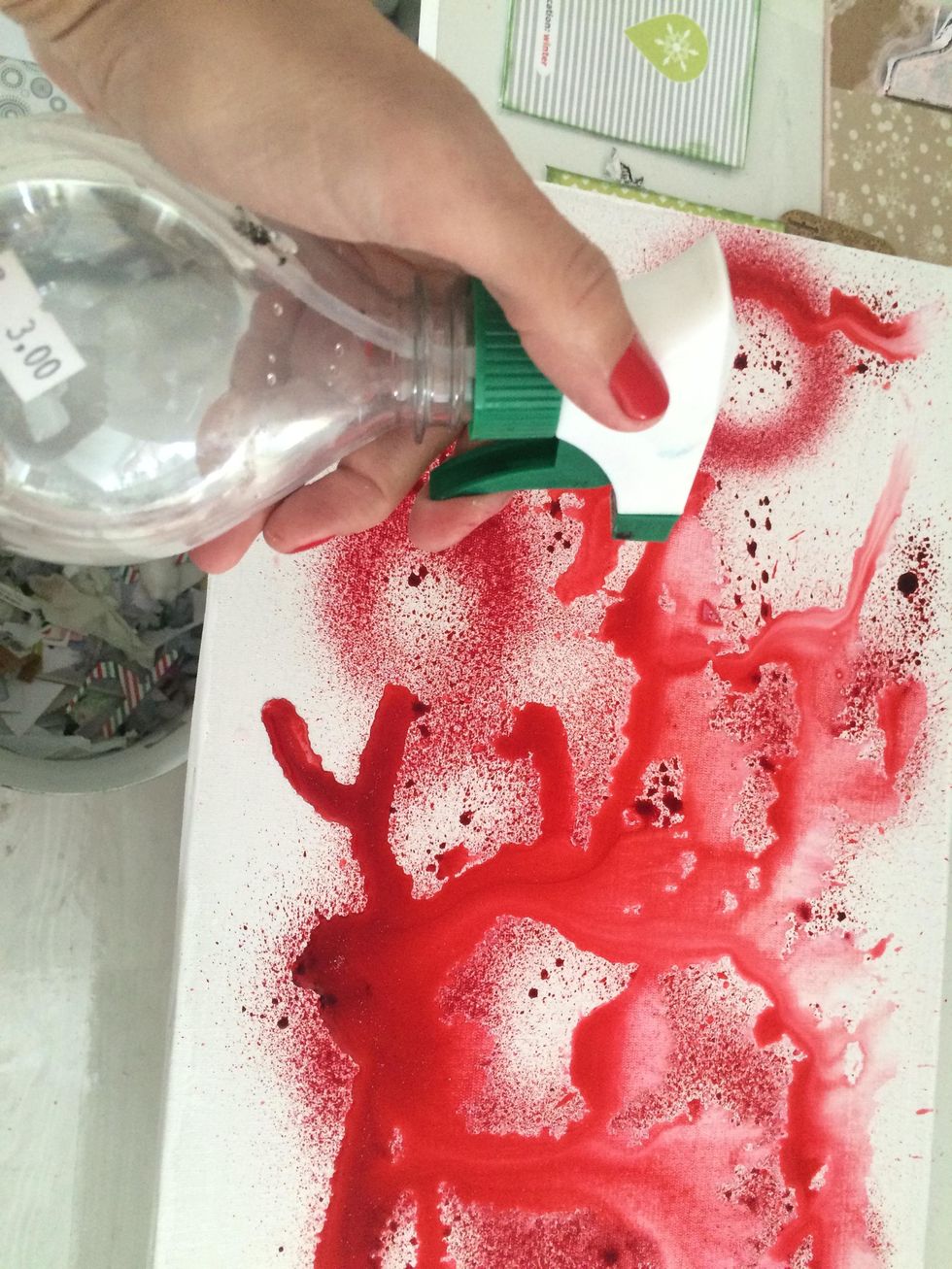 Apply red spray ink and spray water.