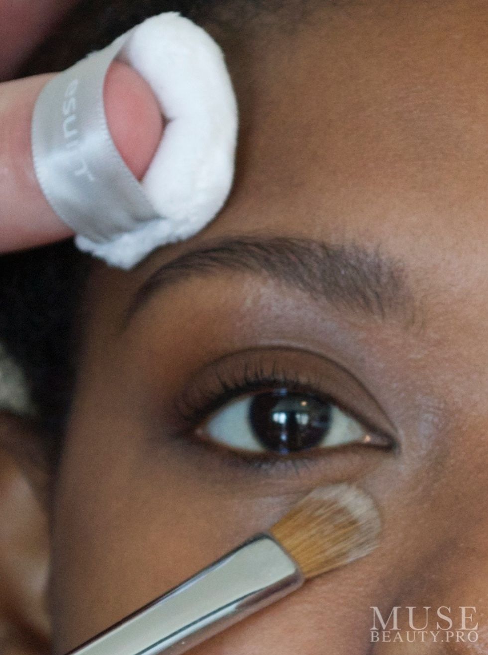 Apply setting powder with a small brush. We're using the ESUM W23 and KETT Sett Powder, an invisible setting powder that is ideal for any skin tone. Setting makeup is an important final step.