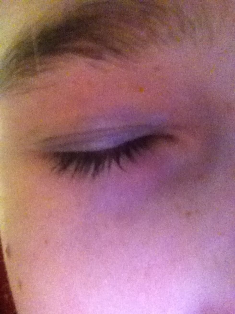 Apply silver eyeshadow on your lid.