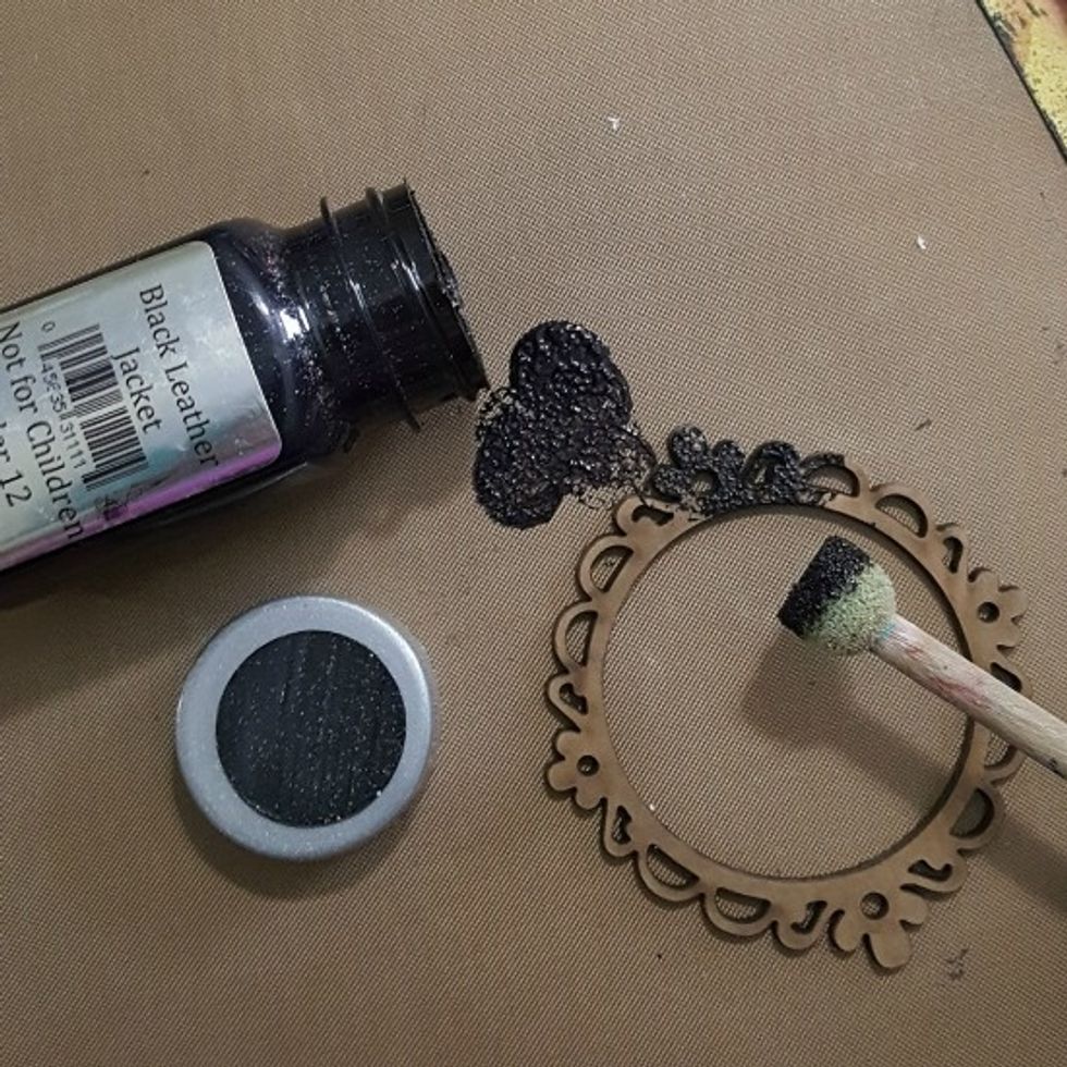 apply Sorbet medium to the chipboard frames