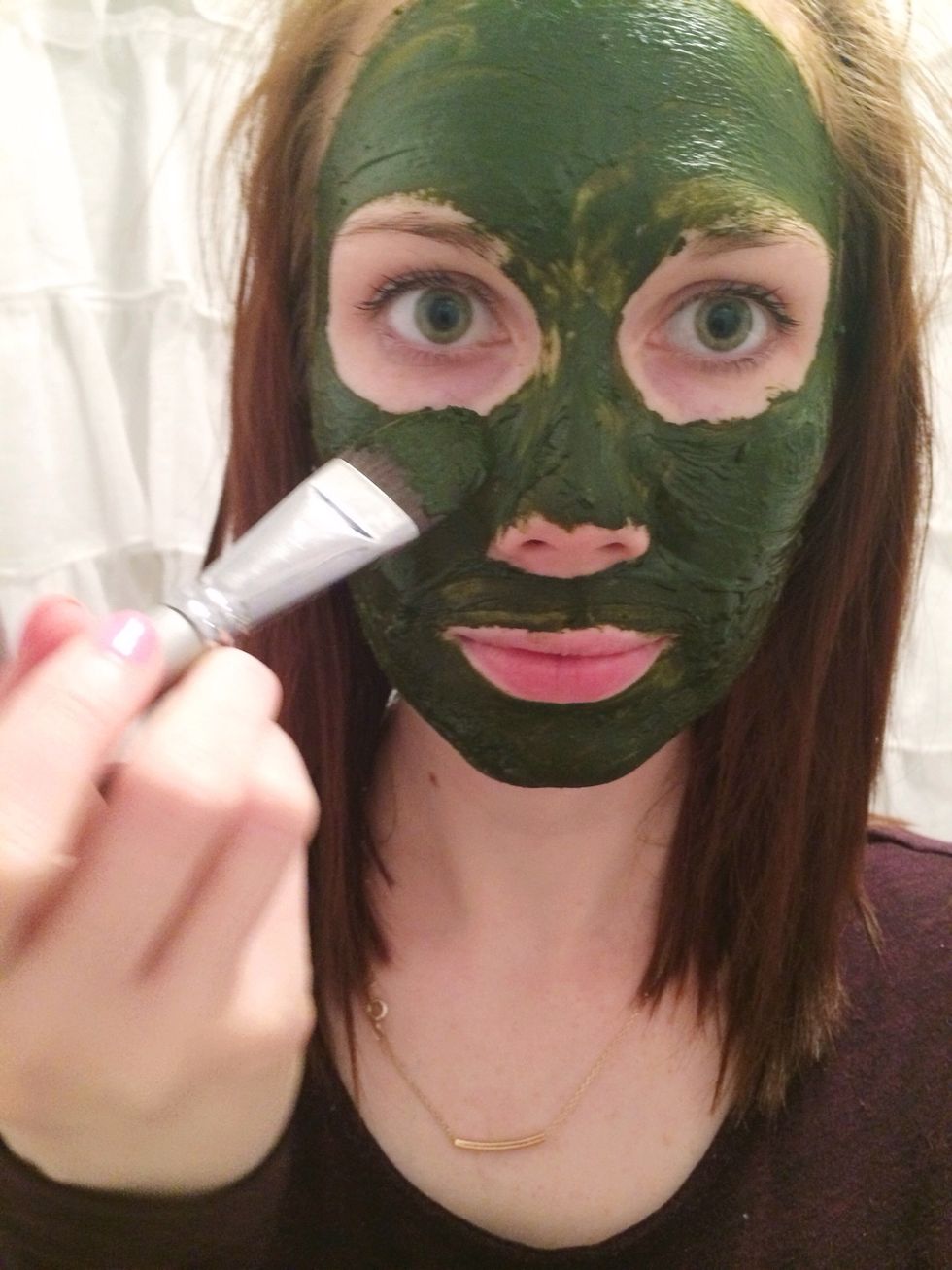 Apply to face using fingers or a foundation brush. Leave on for 5-10 minutes then rinse with warm water. Follow with green tea toner & your moisturizer.