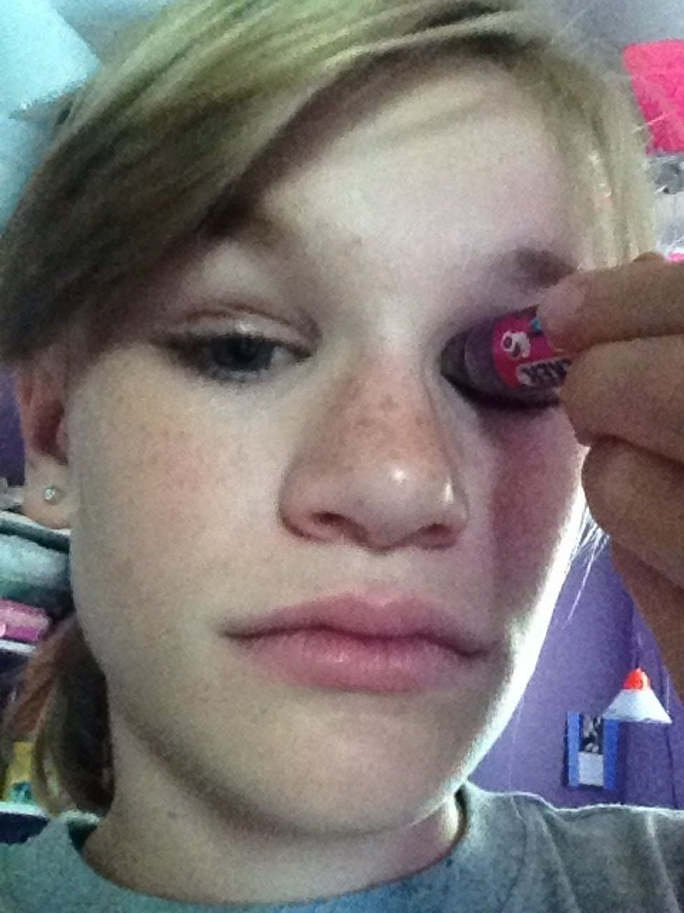 Apply to lid to make the color last and stand out