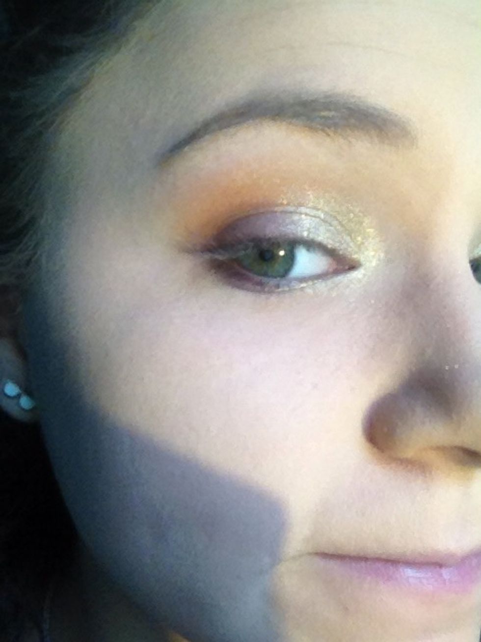 Apply to outer half of bottom lash line.