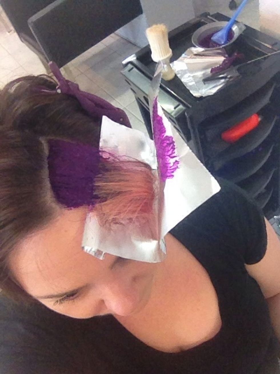 Apply to regrowth only, cover with foil and process for 15 minutes.